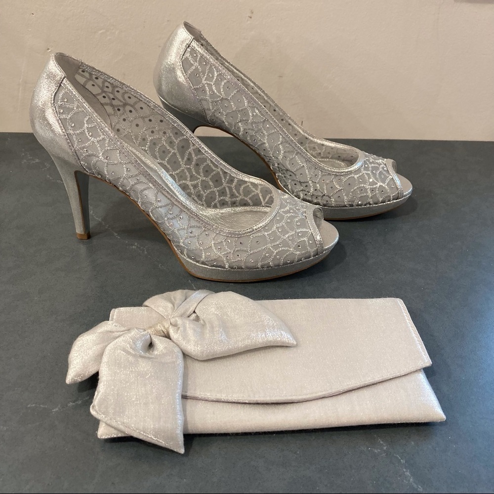 Adrianna Papell sz 11 Geslyn silver rhinestone heels and clutch set